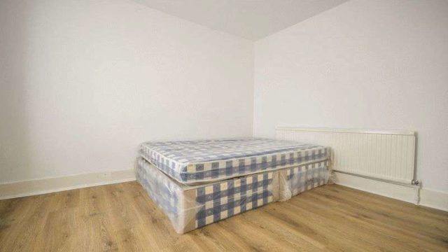  Image of 2 bedroom Flat to rent in Peckham Park Road London SE15 at Peckham Park Road  London, SE15 6TR